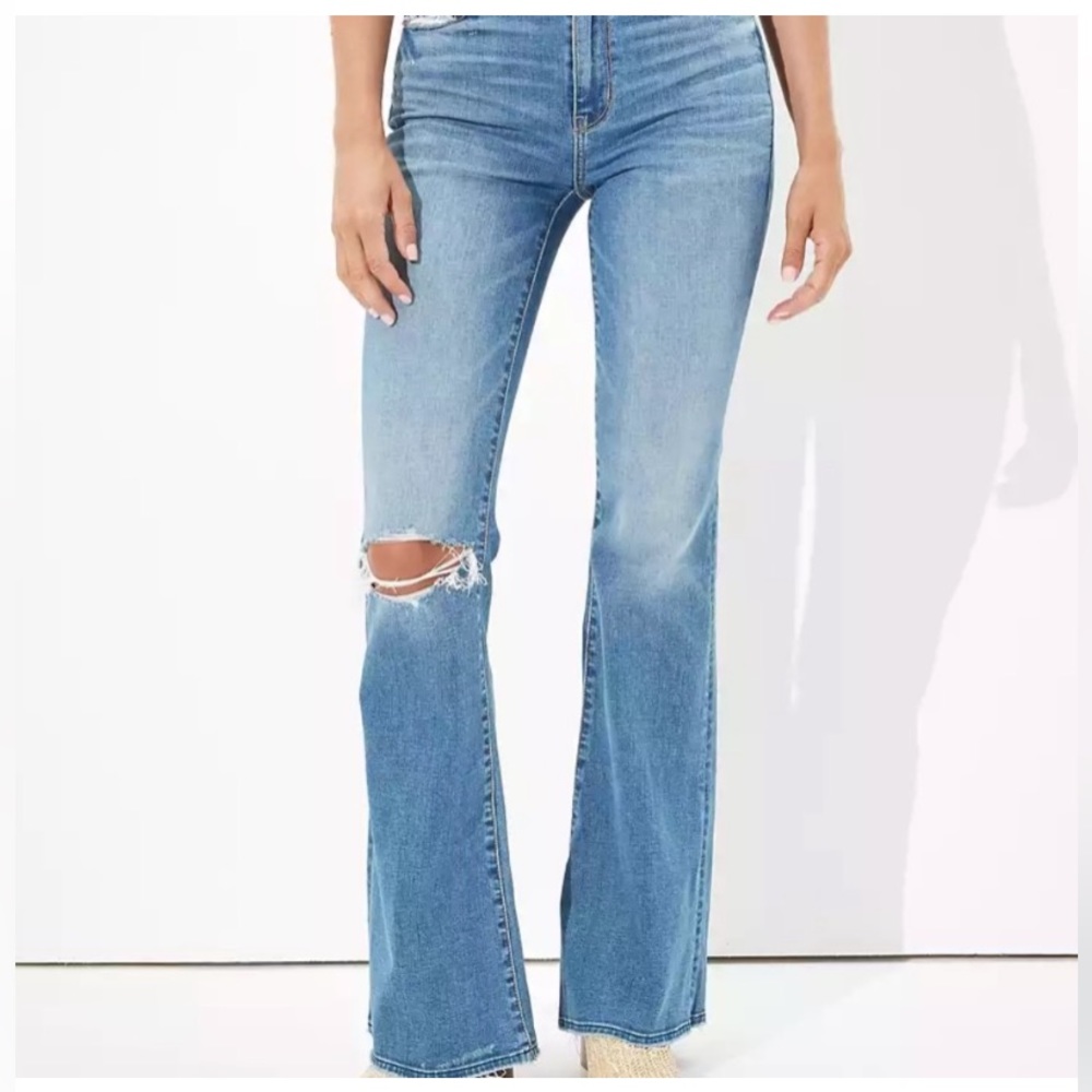 American Eagle Super Hi-Rise Flare Jeans- Sz 0 Short (NWT)